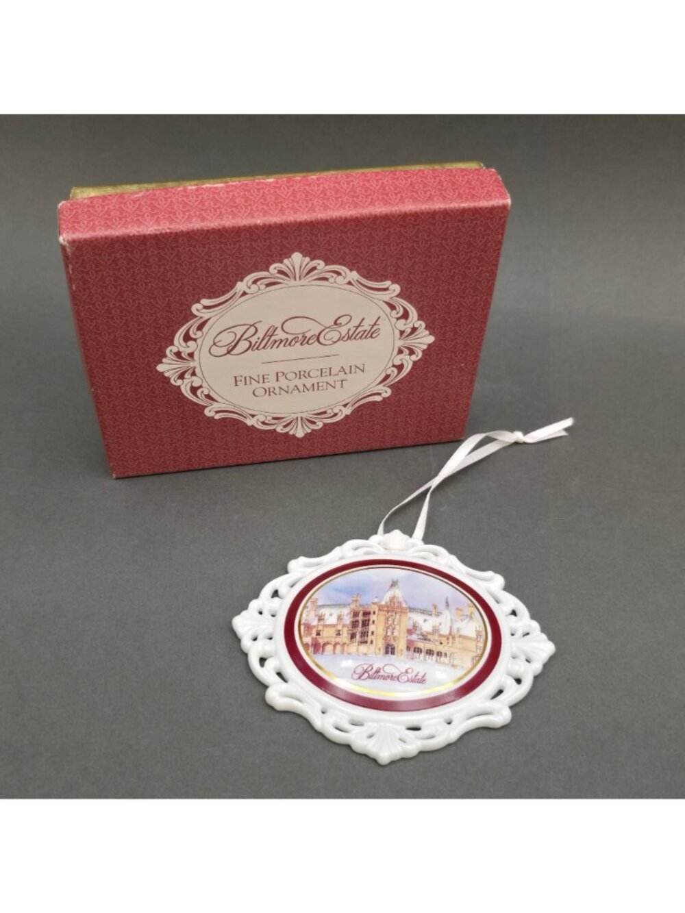 Vintage 1997 Biltmore Estate Fine Porcelain Ornament 24K Gold Trim Boxed 4" - Picture 2 of 11